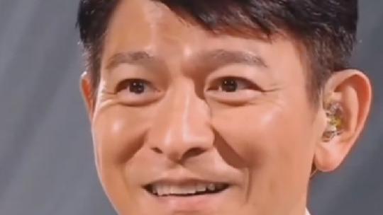 周杰伦|超越刘德华的3.5亿人次无望？周杰伦线上演唱会取消，原因很现实