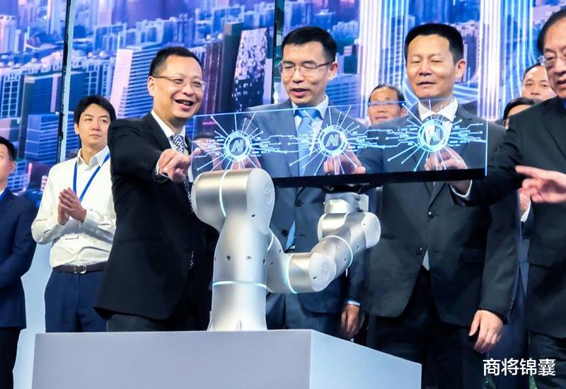 汤晓鸥|全球AI“第1股”：1400亿，53岁教授和3593名科学家的胜利