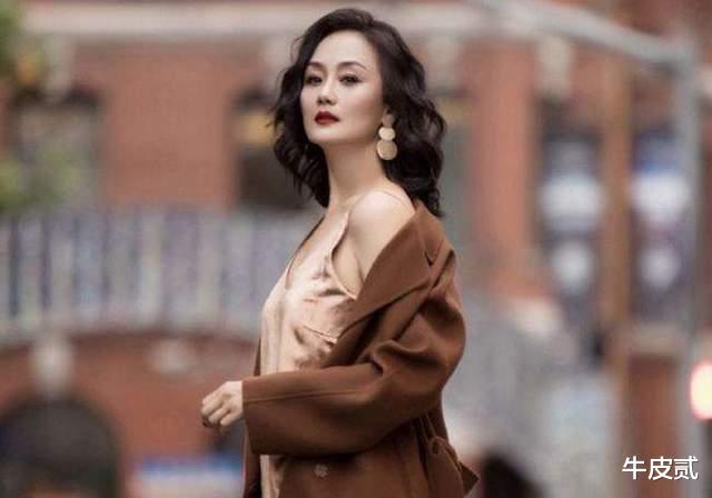 赫本|同样演“贵妇妈妈”，把邬君梅潘虹等女星放在一起，差别出来了