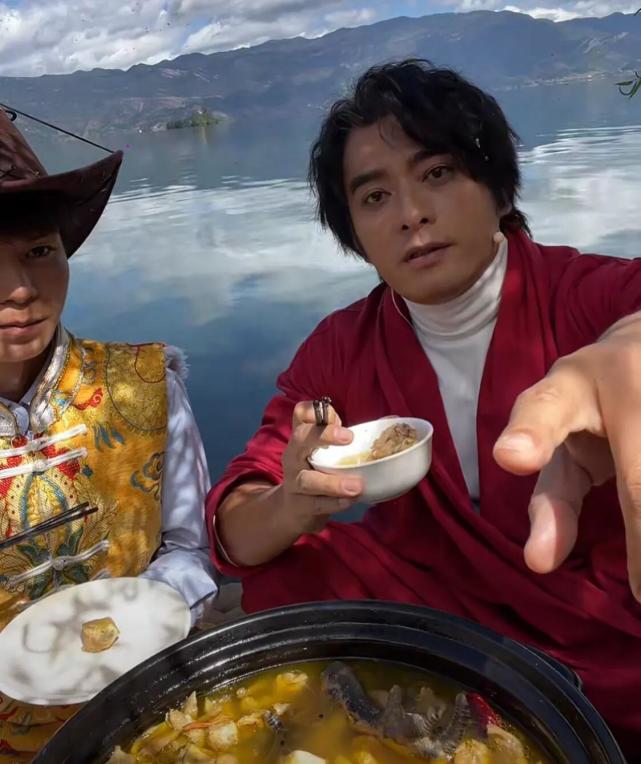 陈龙|陈龙直播卖货，一口上海话介绍产品，引起网友的热议