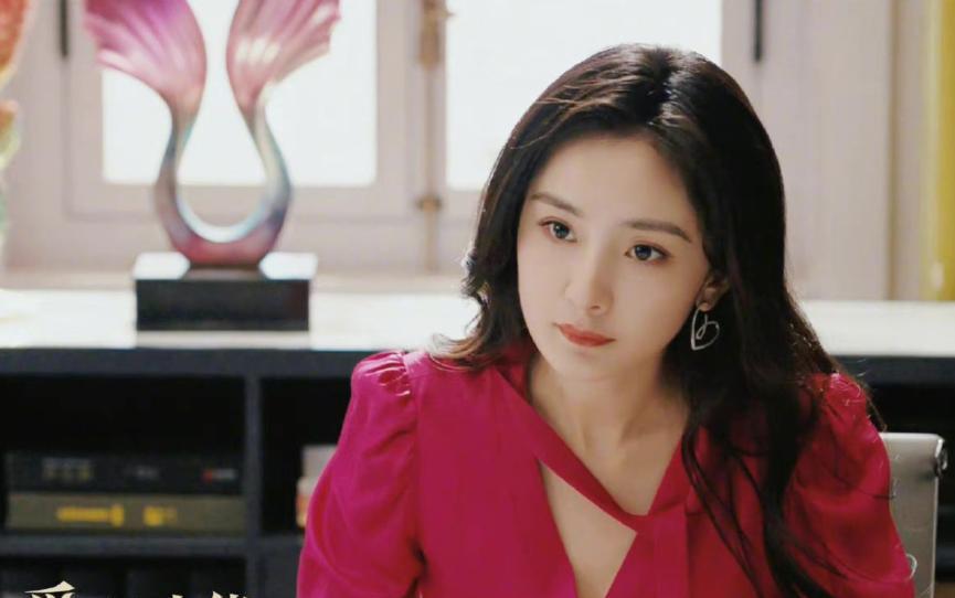 杨幂|太恶毒了！知情人曝杨幂遇职业黑，要将她打造成内娱女版“张翰”