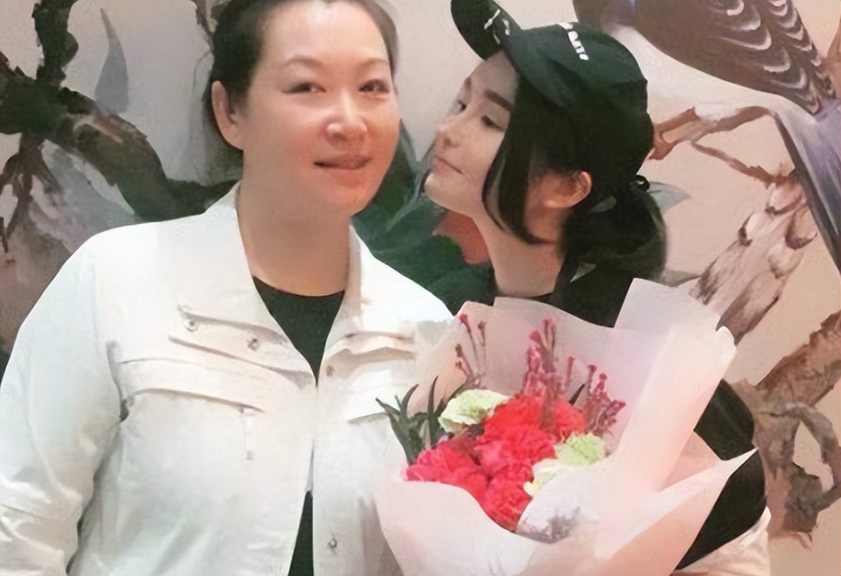 葛淑珍|31年前，被赵本山抛弃后，含泪离婚的葛淑珍，过得还好吗？