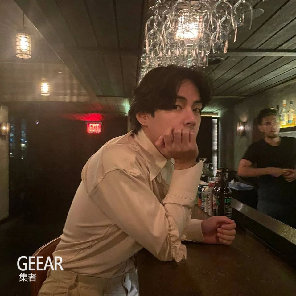 金智妮|Jennie与BTS V的恋爱说或是公司新策略？