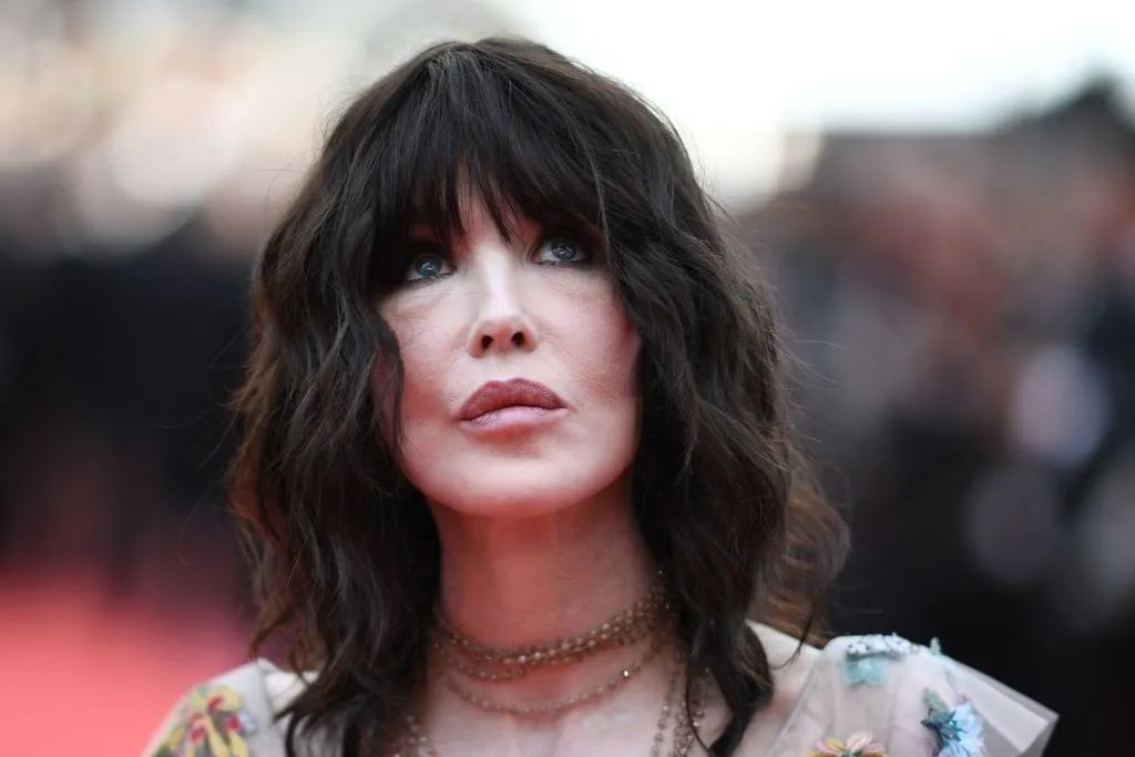 阿佳妮|19岁打破奥斯卡记录，26岁美到全球封禁，如今却被嘲全脸崩塌