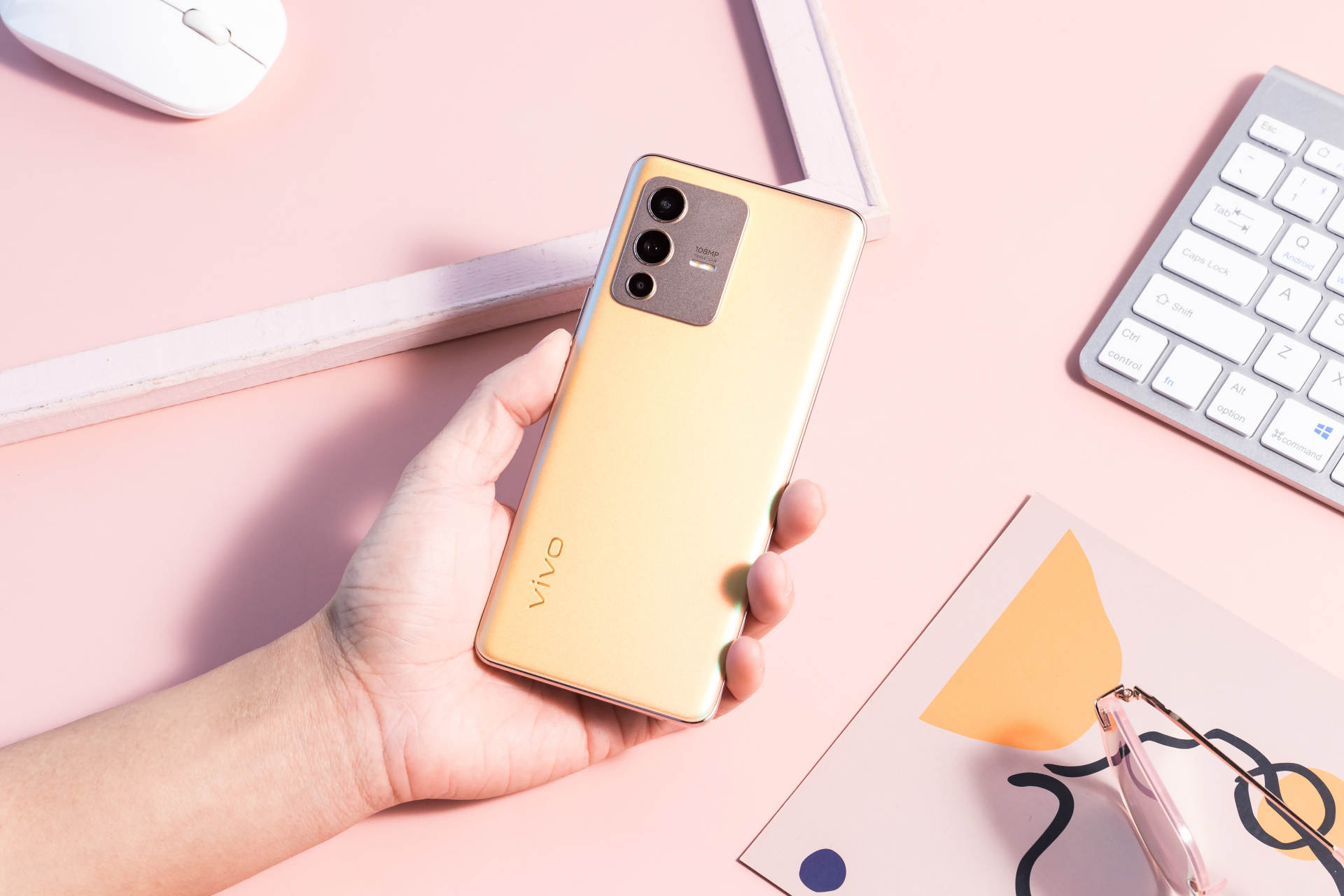 iPhone|优秀影像与高颜值并具，vivo S系列最新机型成功俘获小姐姐芳心