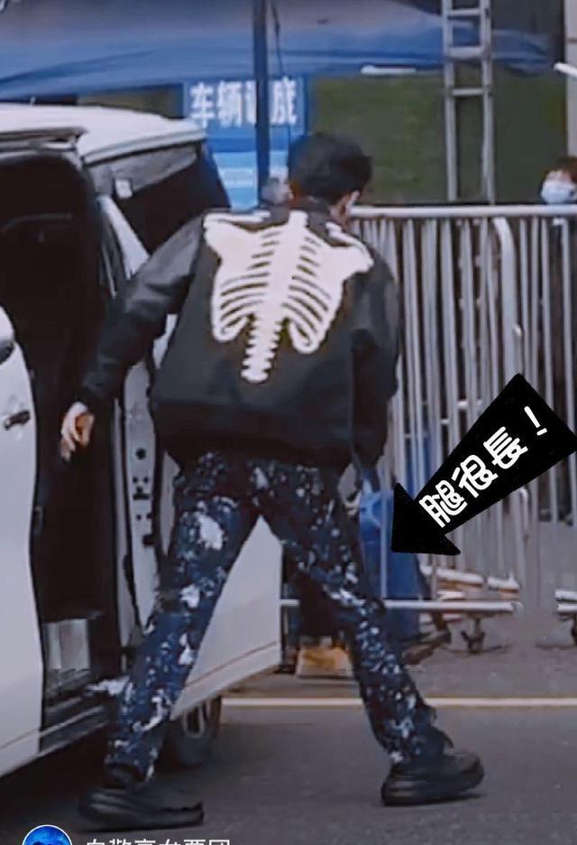 王牌对王牌|白敬亭谭松韵合体录制《王牌对王牌》！小白在线迈出了1米8的脚步