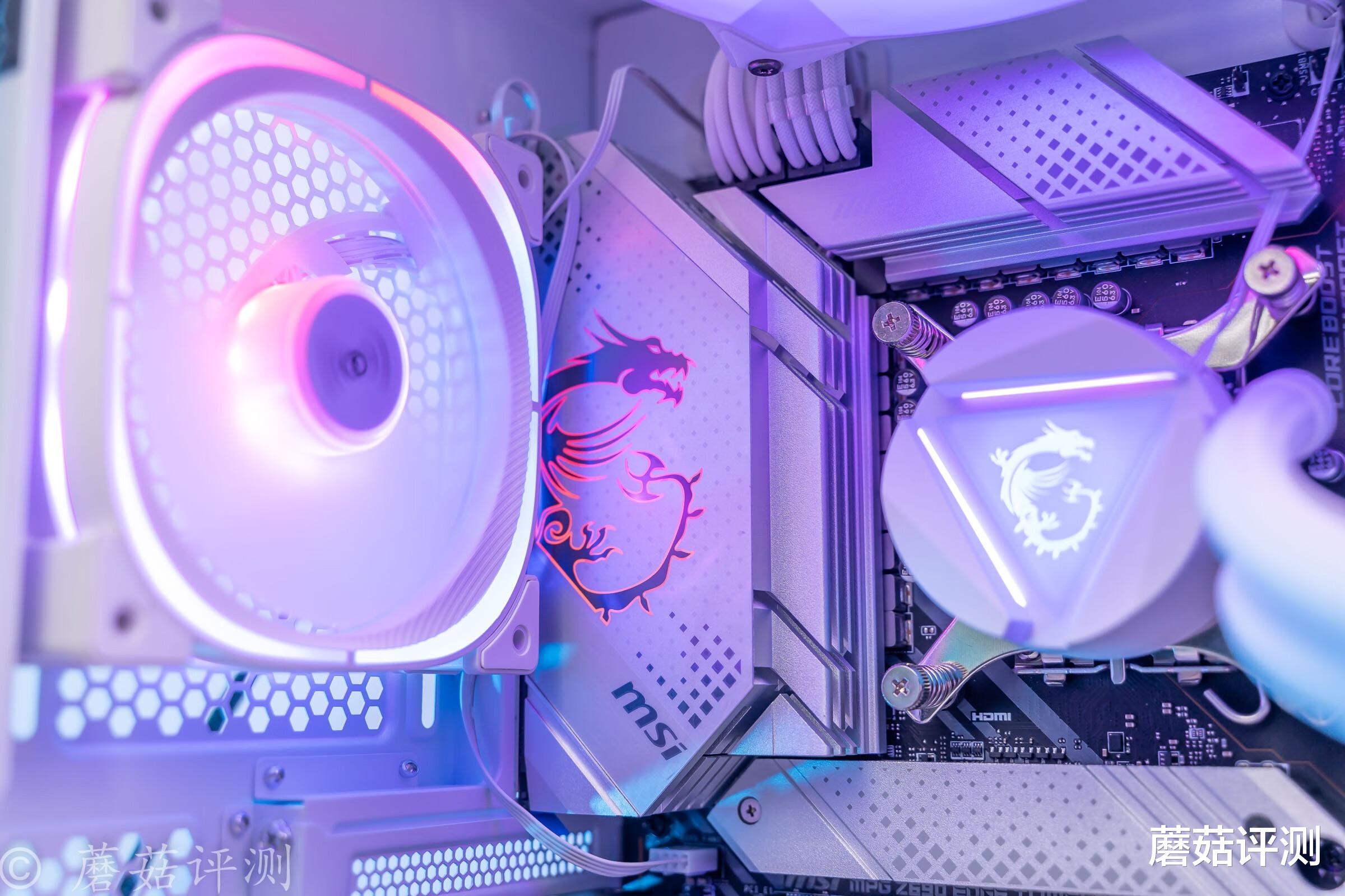 机箱|纯白整机主题装机，怎么装都不会出错！微星刀锋100R白色机箱装机体验