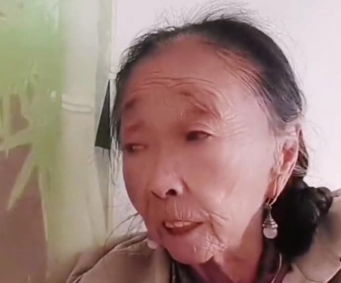 马玉琴搬回老家,命令丈夫煮最新鲜的玉米,李玉成反手给她打趴下