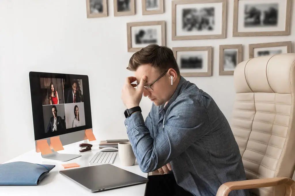 洛阳|42岁销售专员离职，同事怀疑他跳槽，可他却说自己是干不下去了