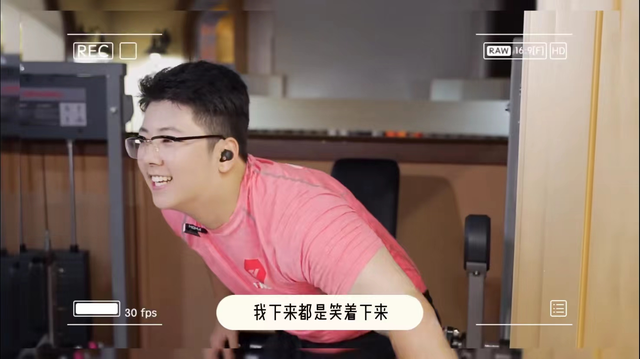 郭涛|郭涛儿子近照认不出！15岁石头假期狂练肌肉，高大威猛颜值远胜爸