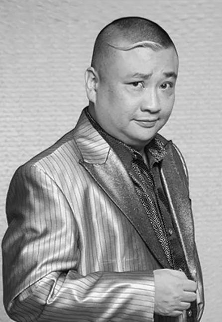 陈坚雄|51岁陈坚雄心梗去世,生前全家福合影曝光,为妻子庆生超恩爱