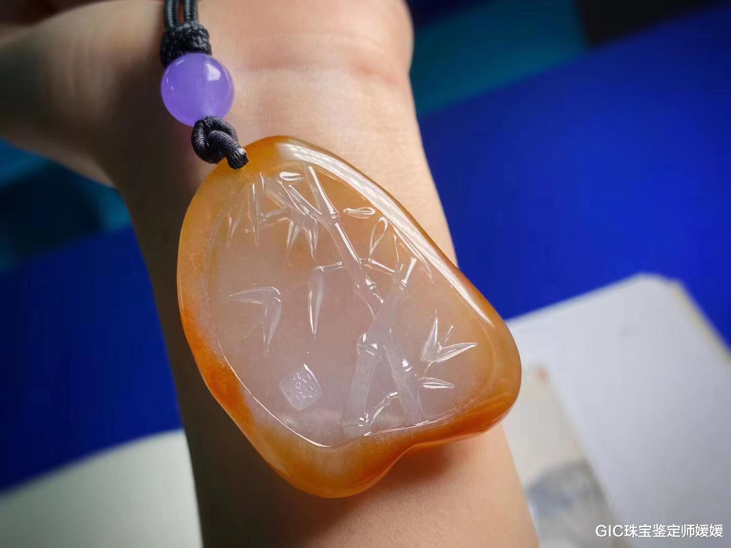 翡翠|这种植物是四君子之一,以此雕刻而成的翡翠首饰,适合所有人佩戴