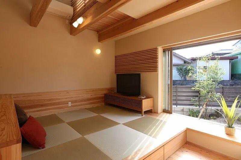 难怪日本人抢着装榻榻米，地面抬高30公分就是客厅，来人就当客房！