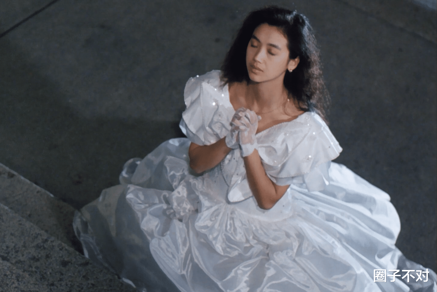 李玟|紧身衣、高筒袜,女星舞台造型杀疯了!穿高定唱跳,撩得人心痒痒