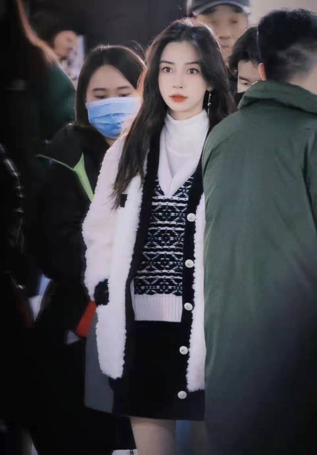 Angelababy|angelababy新剧路透，大冬天穿裙子，菜市场拍出大片氛围感
