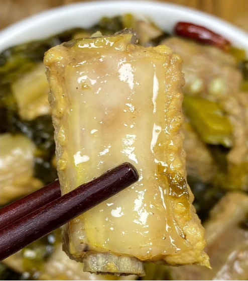 天冷了，湖北人经常吃这菜，简单易学，解馋又下饭，太香了