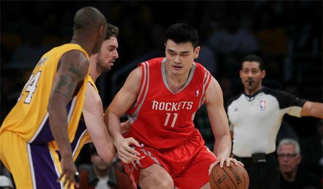 姚明|姚明8年的NBA生涯，总共在火箭领了多少薪水？他的年薪在当时是什么地位？