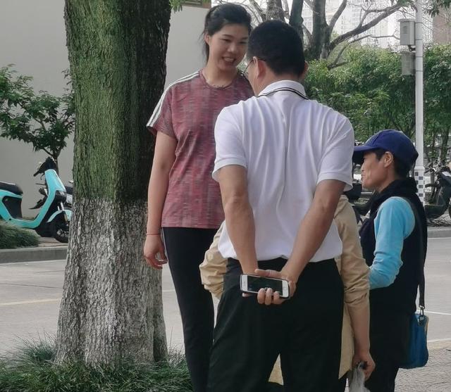 徐云丽|球迷偶遇南长城徐云丽！蔡斌或可邀她入队，助中国女排打造新双塔
