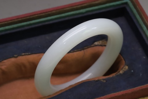 和田玉籽料|和田玉籽料“一级白 圆环手镯”