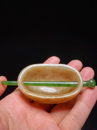 和田玉籽料|明 和田玉籽料受沁 梵文发冠 玉冠