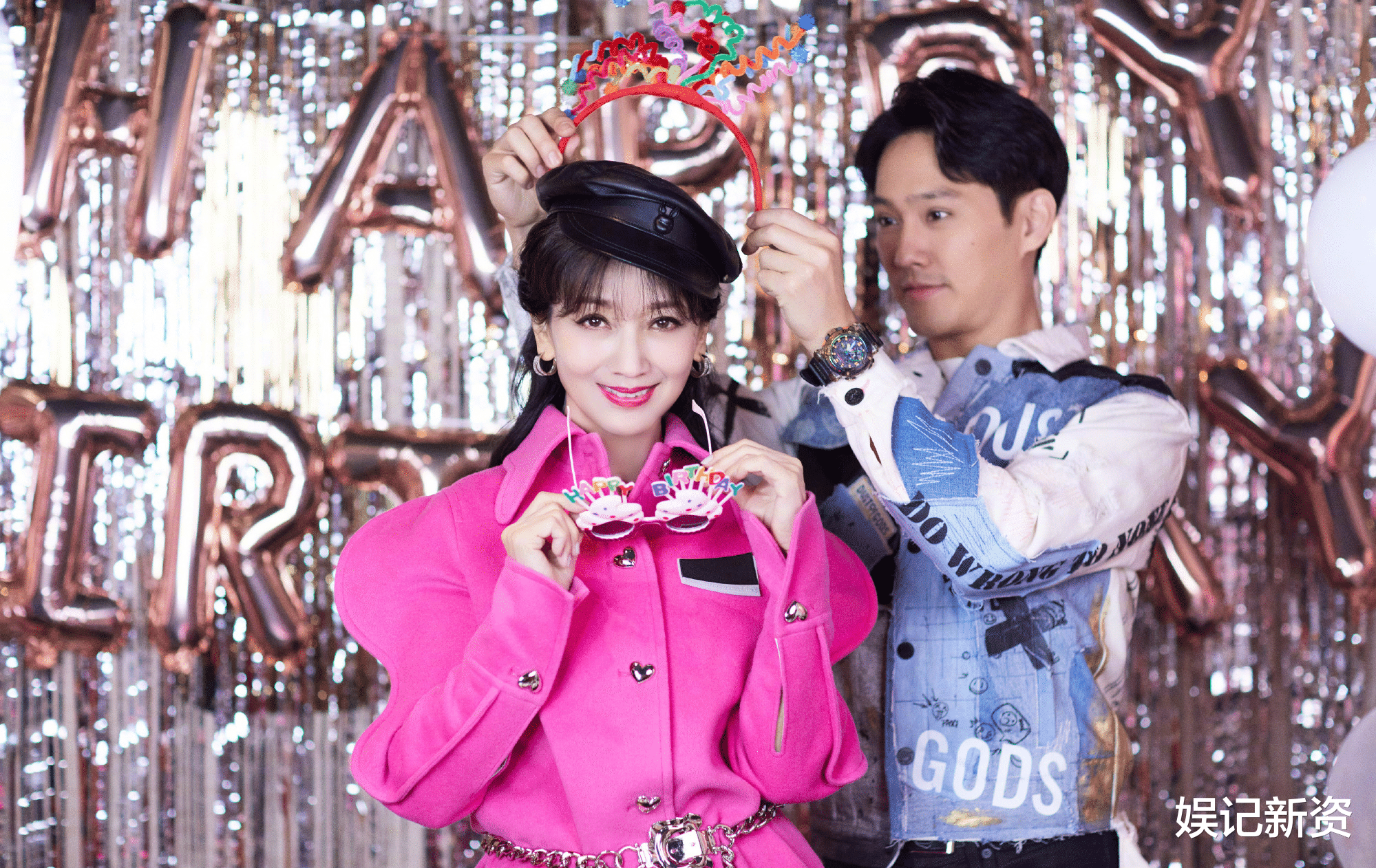 赵雅芝|赵雅芝晒图庆祝69岁生日,状态能打气质佳,与儿子同框似姐弟