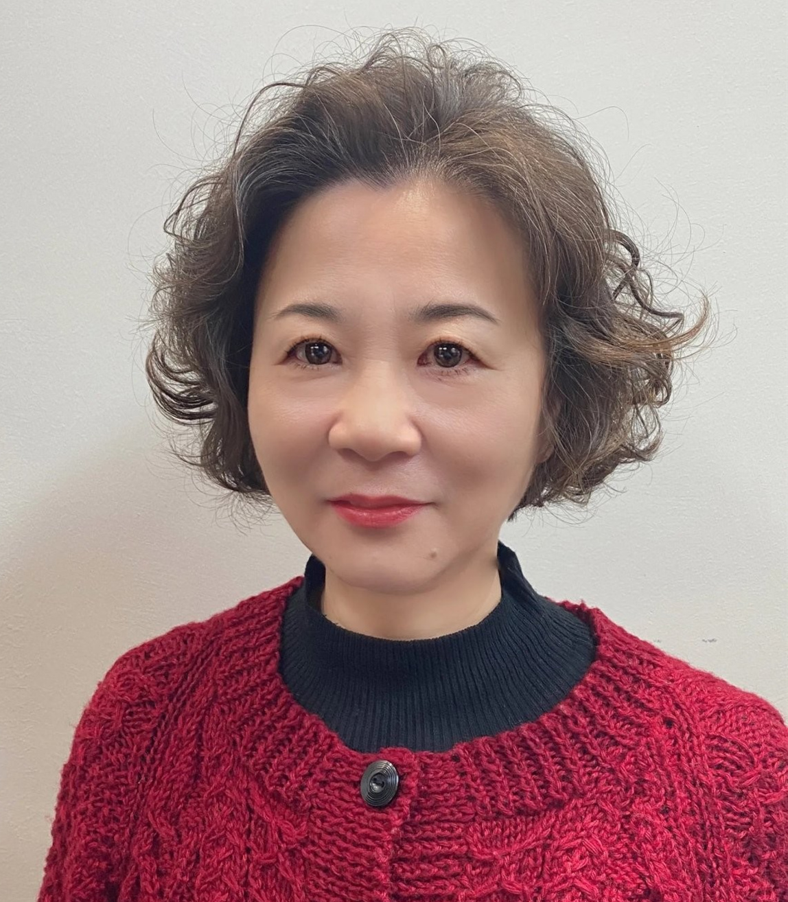 小姐姐 经常染发的老年人,一定要注意这4个细节,免得刺激皮肤又伤发质