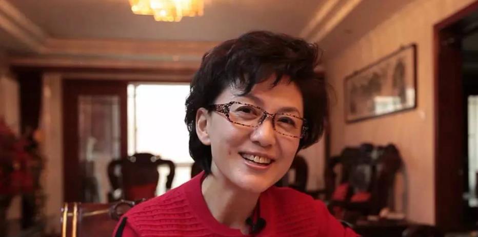 海霞|主持人海霞：入行32年0失误，缺席《新闻联播》5个月，她去哪了？