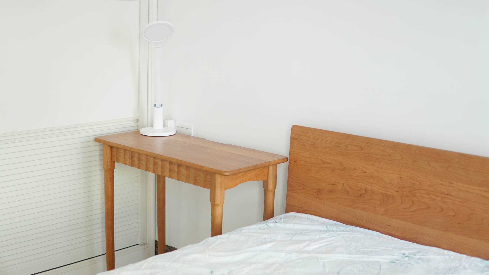 小户型家装经验分享，尽量能一步到位，记主卧升级八条床腿的木邻无忧实木床