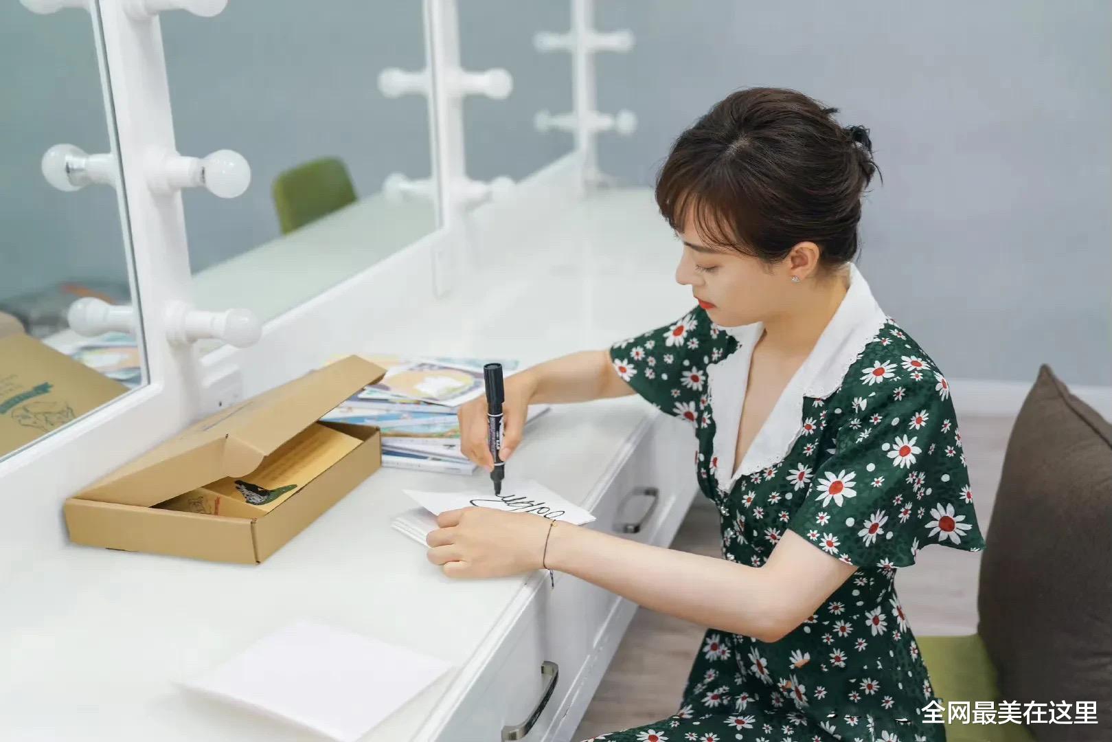 孙俪|孙俪才不是邓超翻版,扎小揪揪穿碎花裙温柔甜美,越来越有女人味