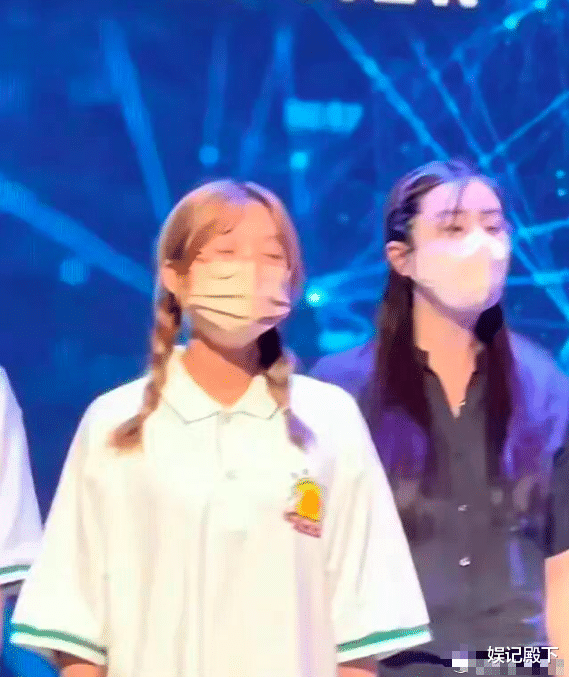 王祖贤|王祖贤近照美人感消失殆尽，弯腰驼背身材臃肿，面目全非一言难尽