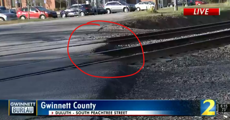 Uber|39岁华人爸爸开Uber 被火车当场撞死! 卡铁轨不愿弃车 惨丢性命!