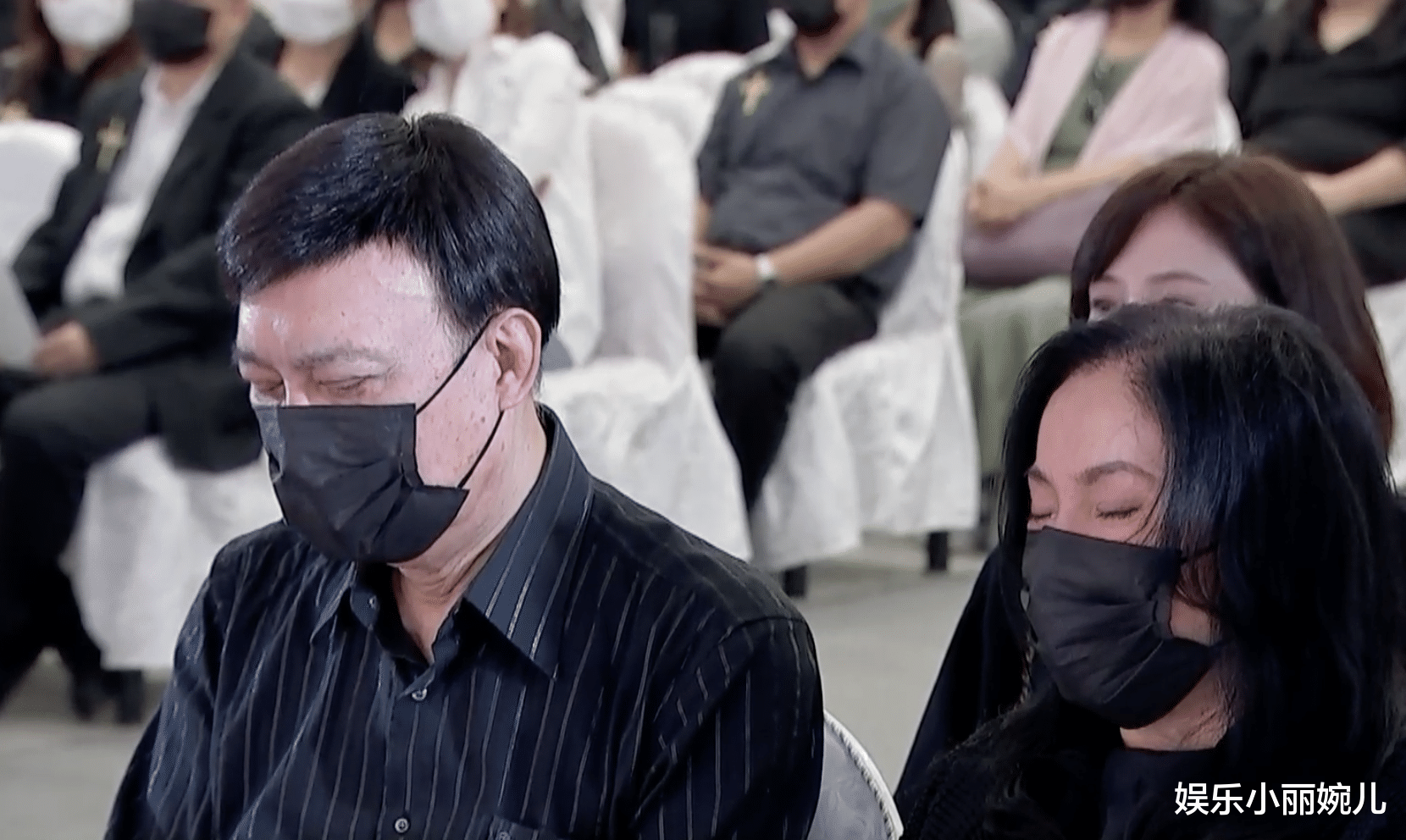 余天瞻仰余苑绮遗容痛哭,李亚萍瘫软被扶了出来