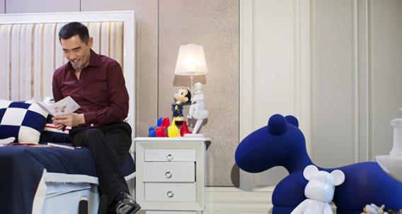 赵文瑄晒出自己的豪宅,生活方式像文人雅士,阳台还建有荷花池