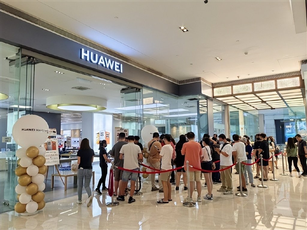 |排长队也要买！华为Mate 50系列在海外火爆，完全不输国内！