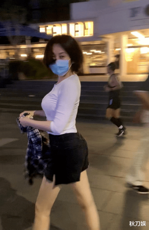 |差三岁像母女?蒋雯丽许晴同框,一个清纯少女,一个中年妇女