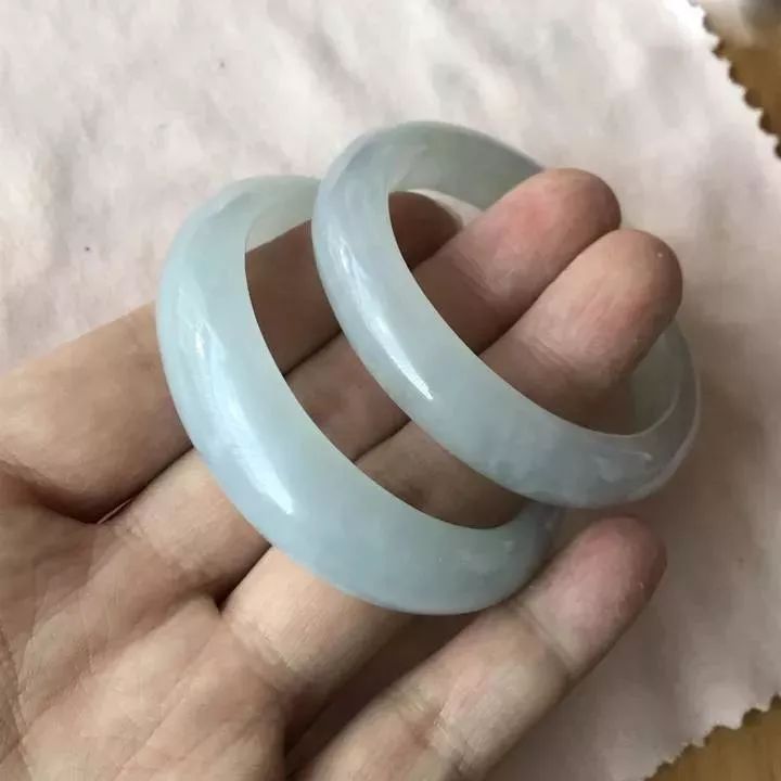 翡翠|大哥8000买下的翡翠赌石,一刀下去后,货主直呼:你有透视?!