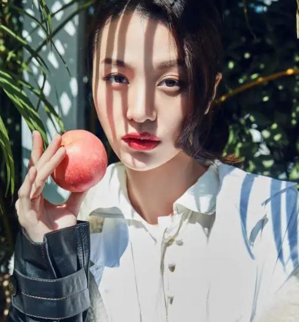 彭高唱|北大校花彭高唱北漂13年,梦想破灭回家结婚,网友:一手好牌