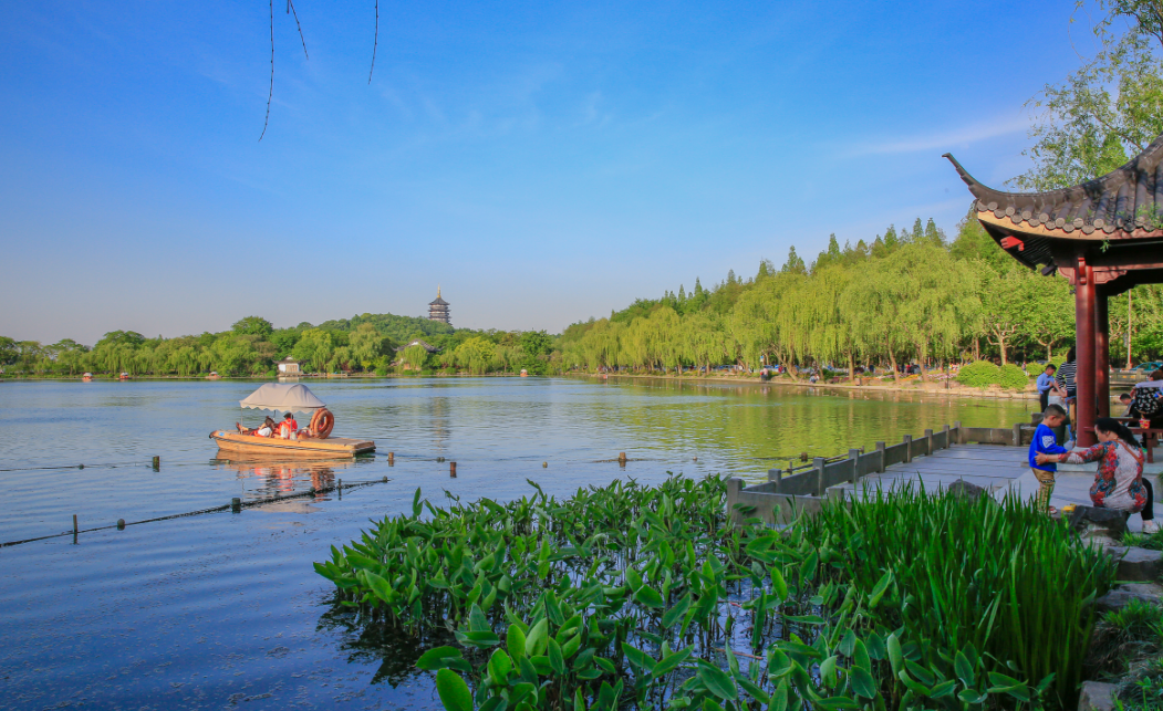 |到了杭州西湖旅行，这几个特色景观十分美丽，是不少电影取材地