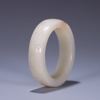 |旧藏 和田玉带皮雕龙纹手镯一只