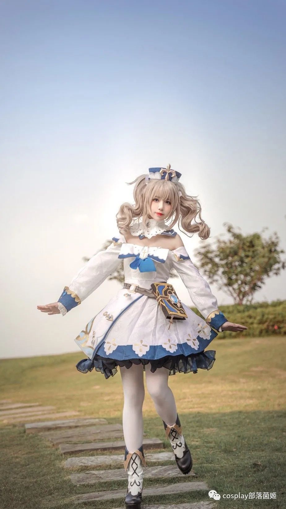 芭芭拉|cos：原神祈礼牧师芭芭拉cos正片@李若雨