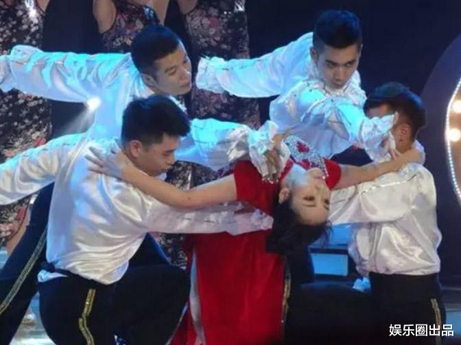 柳岩|柳岩早期演出照火了,43分钟浏览量超过1870万,网友:太敬业了