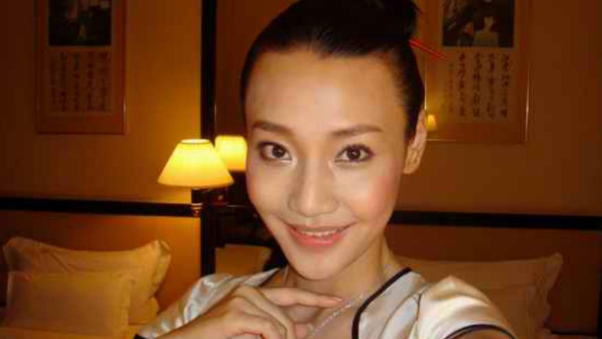 潘星谊|潘星谊：29岁意外离世，葬礼上姚晨哭成泪人，她父亲却微笑送别