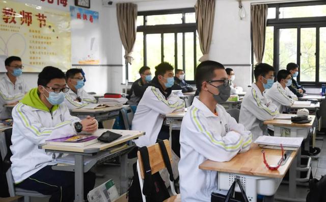 |“高考很重要,因为公务员考试看重学历”,总感觉这话哪里不对劲