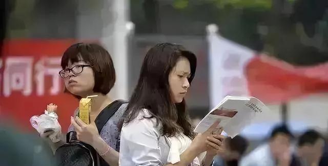 教师|高校应届生被某公司私自毁约，导致延迟毕业，HR该因此道歉！