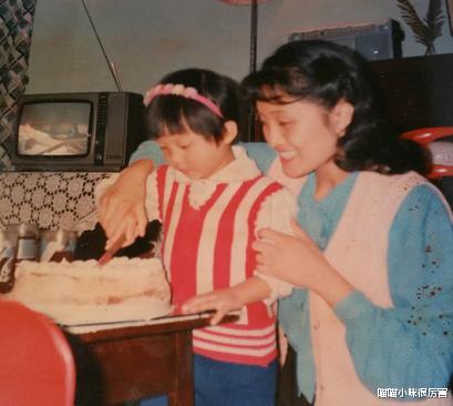 姚贝娜|著名歌手姚贝娜去世7周年，她悲痛的父母如今过得怎么样？