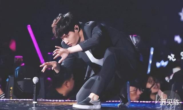 张艺兴|张艺兴距离成为迈克杰克逊那样的世界巨星,还有多远?