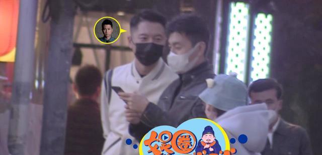 王雷|“西北锤王”王雷力压于和伟获飞天视帝与好友同做核酸街头热聊