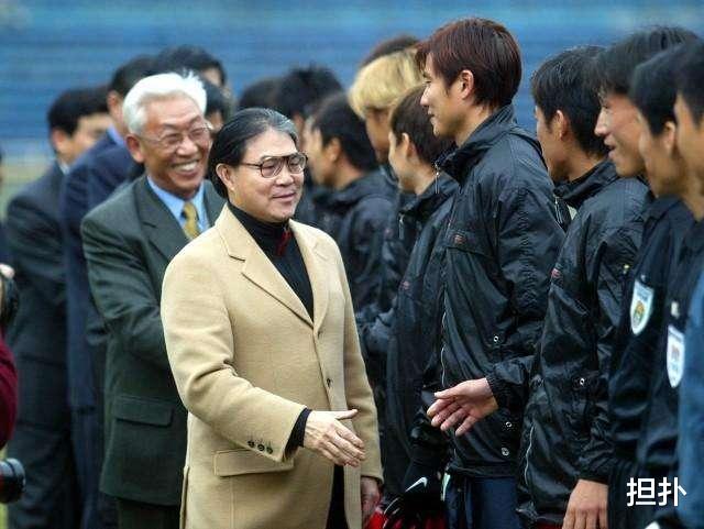 霍英东遗产风波终于开庭,足足等待了8年,光是庭审材料就十几箱