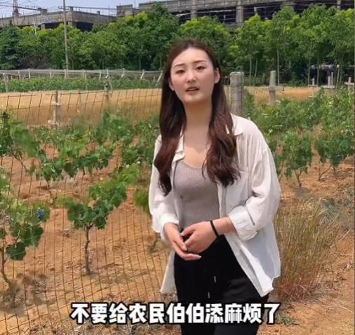 陈亚男|陈亚男太拼了,为保住400万号做才艺主播,唱歌跑调跑到了天际?