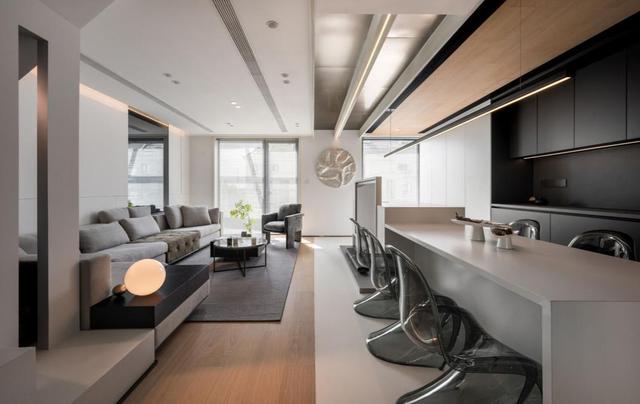 155平三居室，加入更多的色彩，让空间更加新奇独特